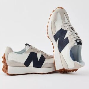 New Balance 327 Women’s Sneaker
